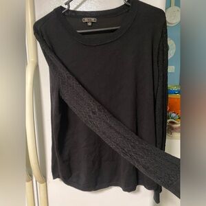 Lety & Me. Long lace sleeve sweater. Black.